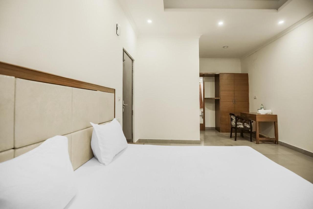 Collection O Sapphire Hotell Chandīgarh Eksteriør bilde